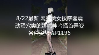 户外露出尿尿的【彩衣】在路边高峰期下班憋不住 尿了好多 车都停下来看～还有金发小帅哥对着我吹口哨 (2)