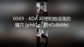 牛人超近距离拍少妇尿尿 几乎碰到阴唇