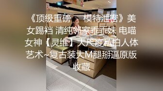 长发卡哇伊妹子，打飞机口交，逼逼里面还塞了一根道具，洗澡展示好身材