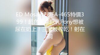   年轻小夫妻男的把美女扑倒要肏逼 被客厅摄像头偷拍外泄