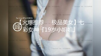 肉肉身材大奶妹纸，齐逼短裤蹲着口交，揉奶摸穴拉手后入，骑乘猛操晃动大奶子