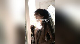 抖音 小网红 -女神·  稀有玩法，穿着牛仔裤户外喷尿，直播间上演喷泉，为什么她这么浪还这么多淫水 63V原版无水！