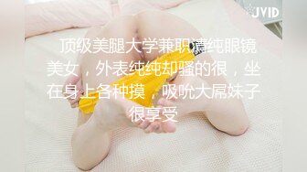 清纯可爱小萝莉全程露脸激情大秀，掰开骚穴给狼友看，丝袜情趣装诱惑