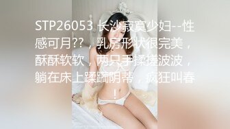 约了一个会玩的熟女到家玩肛交不断高潮 肥厚阴唇随着节奏乱甩 阴道痉挛狂不断喷水 超强感官刺激