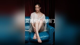 老式小区单元楼爬墙偷窥多位小媳妇在家洗澡 (3)