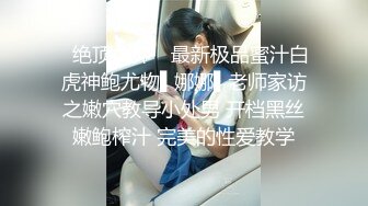 高端女白领你是真鸡巴骚，全程露脸办公桌前漏出骚奶子揉捏，逼逼里塞着跳蛋，跑到厕所掰着逼逼尿尿自慰舔淫水