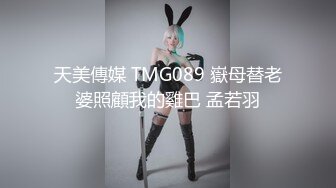 卡哇伊萝莉萌妹被炮友随意玩弄，脱下内裤路一线天逼逼，站立翘着圆润屁股后入，跪在沙发上一下下撞击猛操