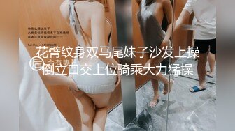 路边公厕偷拍粉衣小妹 来姨妈了心情不太好