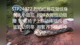 针织厂女厕呢大衣透明内清纯小妹,两片无毛软唇和光洁肥臀看射了[