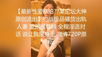 蜜桃臀小骚货露脸伺候小哥哥啪啪，导演直播拍摄，温柔的舔弄大鸡巴，让小哥多体位蹂躏抽插后入爆草叫的好骚