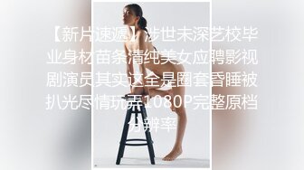 蓝色专业喂奶衣服，巨乳哺乳期美少妇，吊钟奶挤奶流了一身，手指抠逼掰开阴道口特写