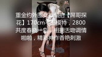  熟女阿姨偷情老外 又舔又亲 被无套输出 完事还送阿姨一条裙子 非常开心