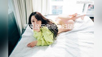 【新片速遞】自己的老婆让人随便看多P，全程露脸给狼友直播看老婆在别人胯下呻吟，轮草抽插浪荡呻吟伺候好小哥道具自慰