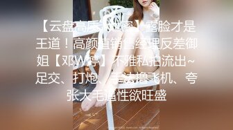  气质尤物骚美女，勾搭按摩男技师，包臀裙黑丝袜，掏出奶子揉捏，还吸了吸