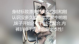 颜值不错红唇骚女【金牌小可】和炮友激情啪啪旁边还有个妹子观战，口交上位骑乘后入猛操非常诱人