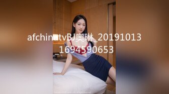 商场女厕偷拍漂亮的连衣裙美女 人美B更美