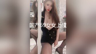 街上碰到两个发传单的小美女，打定主意守候黑衣服上厕所尿尿，这小肥逼真是诱人哦~~