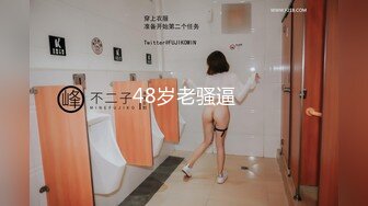 医院女厕全景偷拍 牛仔裤短发美女针孔般的逼洞