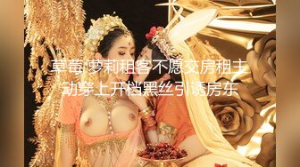 颜值不错的美女主播露脸户外小河边勾搭钓鱼的小哥激情啪啪，让小哥吃奶玩逼口交大鸡巴，无套抽插射她小嘴里