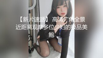 一对娇小女孩性欲超强一起玩帅哥鸡巴后面插骚逼屁股做嘴上吃鲍鱼干出爱液