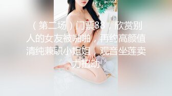 清纯甜美大奶美少女，掏出奶子一顿揉捏，粉嫩小穴掰开，翘起双腿，嫩穴很是诱人