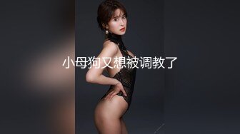 【新片速遞】 丰满性感的熟女露脸制服诱惑，吊钟奶子，床上道具深插，刺激阴蒂