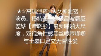 长相甜美00后萝莉嫩妹无毛一线天肥逼，开档黑丝翘起双腿掰穴给你看，揉捏奶子自摸一脸享受非常诱人