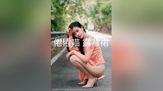 御女范黑丝紧身裙性感美女酒店上门服务时穿的竟是黑丝开档内裤,胖哥受不了诱惑掀开裙子就干,各种姿势边操边扒衣服!