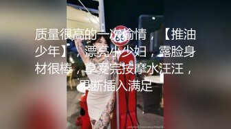 漂亮美眉 这是全部插进去了还是魔术 这么嫩的小鲍鱼 真进去是怎么做到的 表情也到位