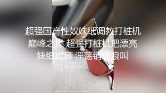   超级卡哇伊的黄毛小美眉，全裸睡着了偷偷先开被子直接后入，把她搞得爽醒了