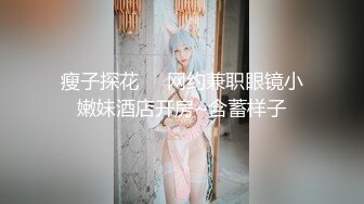 颜值不错的无毛小少妇露脸跟男主激情啪啪，鸡巴跟道具一样大少妇好喜欢，深喉口交玩弄各种抽插爆草好骚好爽