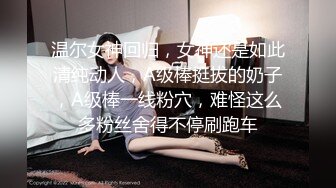 焦急的无胸罩女人