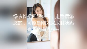 听话的LISA逃课出来KTV唱歌，被富二代拉进厕所吃鸡，真乖~