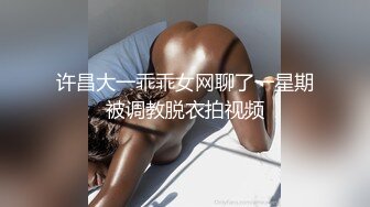 姐弟乱伦》老姐下车就把裤子脱了❤️在外面撅起一个大屁股来对着我说受不了了快点来操她