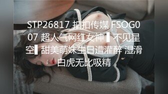 大红唇新人骚女被两大汉3P白丝袜丁字裤翘起屁股看穴