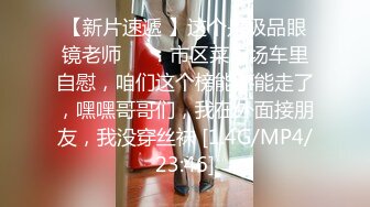 牛仔裤性感大奶妹子啪啪，穿上连体丝袜后入骑坐大力抽插猛操