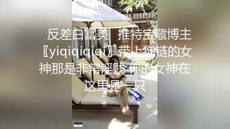 睡衣单腿黑丝极品女神下海，细长美腿夹着振动棒足交，掰穴特写超粉嫩