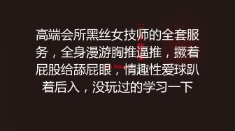  两个小哥调教三个粉嫩萝莉激情大秀，全程露脸好刺激两个舔乳头一个舔鸡巴