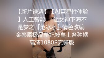 公司厕所TP策划部连衣裙美女尿尿