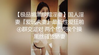 直接在厕所门口守候偷拍女同事尿尿