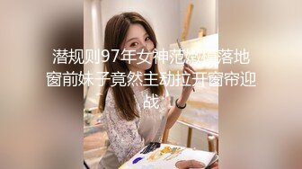  长相文静极品美臀妹子居家激情啪啪，连体开档网袜骑乘猛操大屁股