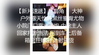 没有几根毛的小少妇全程露脸来大姨妈到了也不被放过，口交大鸡巴让小哥压在身下抽插，慢慢的鲜血染红了鸡巴