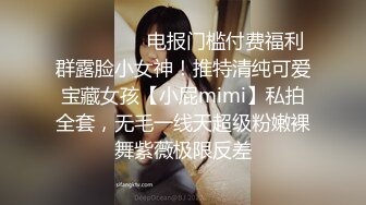  丝袜高跟大奶子露脸人妻良家少妇深夜跟小哥激情啪啪给狼友看，激情上位自己揉捏骚奶子