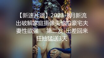 披个外套酷酷短发妹子 蹲着舔屌在沙发上开操 坐上来插入上下套弄 高难度姿势抱起来操