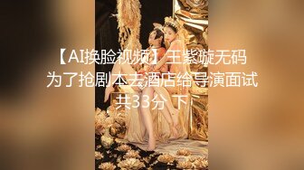 窗外偷窥丰满少妇洗澡，胸型很美很大，淋浴划过乳房流水般的水花，洗面奶洗脸 真会保养~