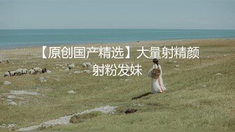 被C奶女神按在地板上摩擦