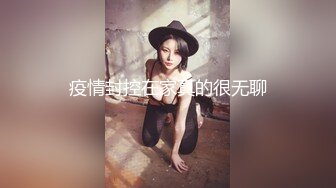 妹子偷偷拍下合租闺蜜洗香香