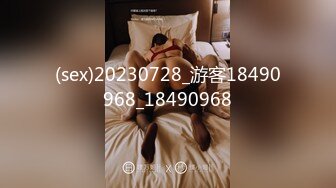 兄弟约了个黑衣少妇沙发上口交啪啪，后入猛操呻吟娇喘搞了两炮