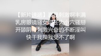 B哥探花秀约了个粉衣苗条少妇啪啪，舔背乳推口交沙发上后入抽插猛操