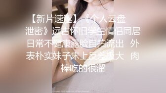 无锡大奶骚逼，奶子掉下来了，使劲乳摇，拿着鸡巴伺候自己！